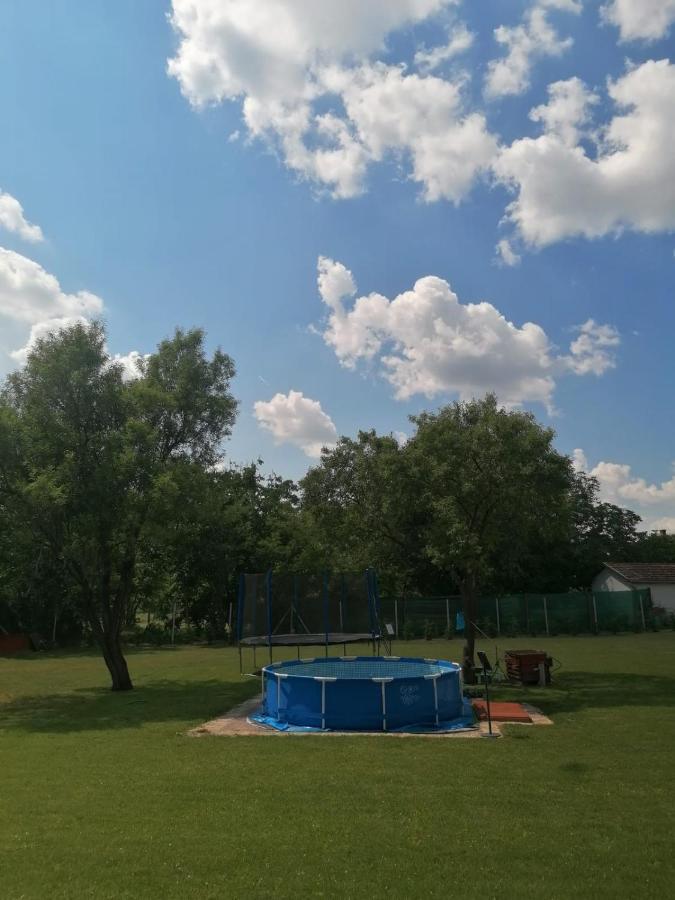 Bed and Breakfast Casa Napsugar Panzio Apostag Exterior foto