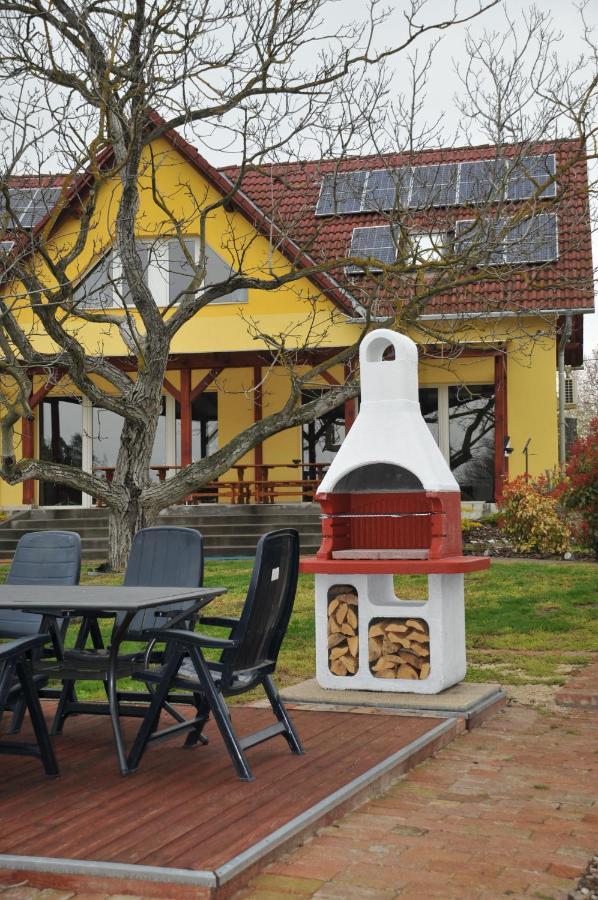Bed and Breakfast Casa Napsugar Panzio Apostag Exterior foto