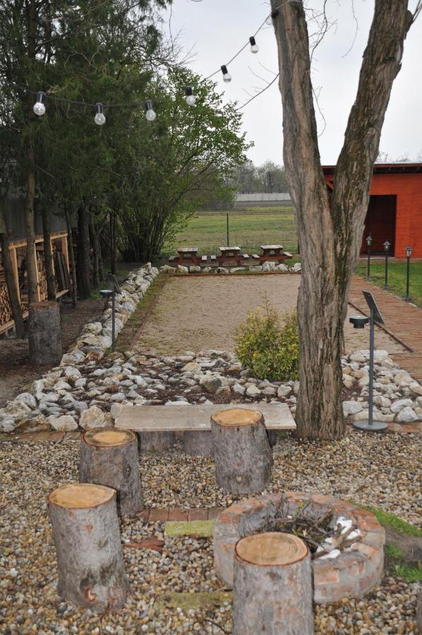 Bed and Breakfast Casa Napsugar Panzio Apostag Exterior foto