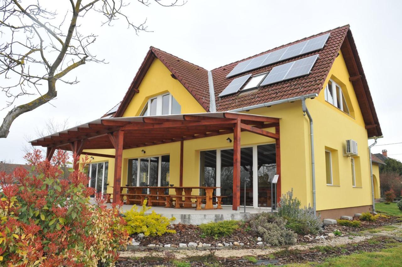 Bed and Breakfast Casa Napsugar Panzio Apostag Exterior foto