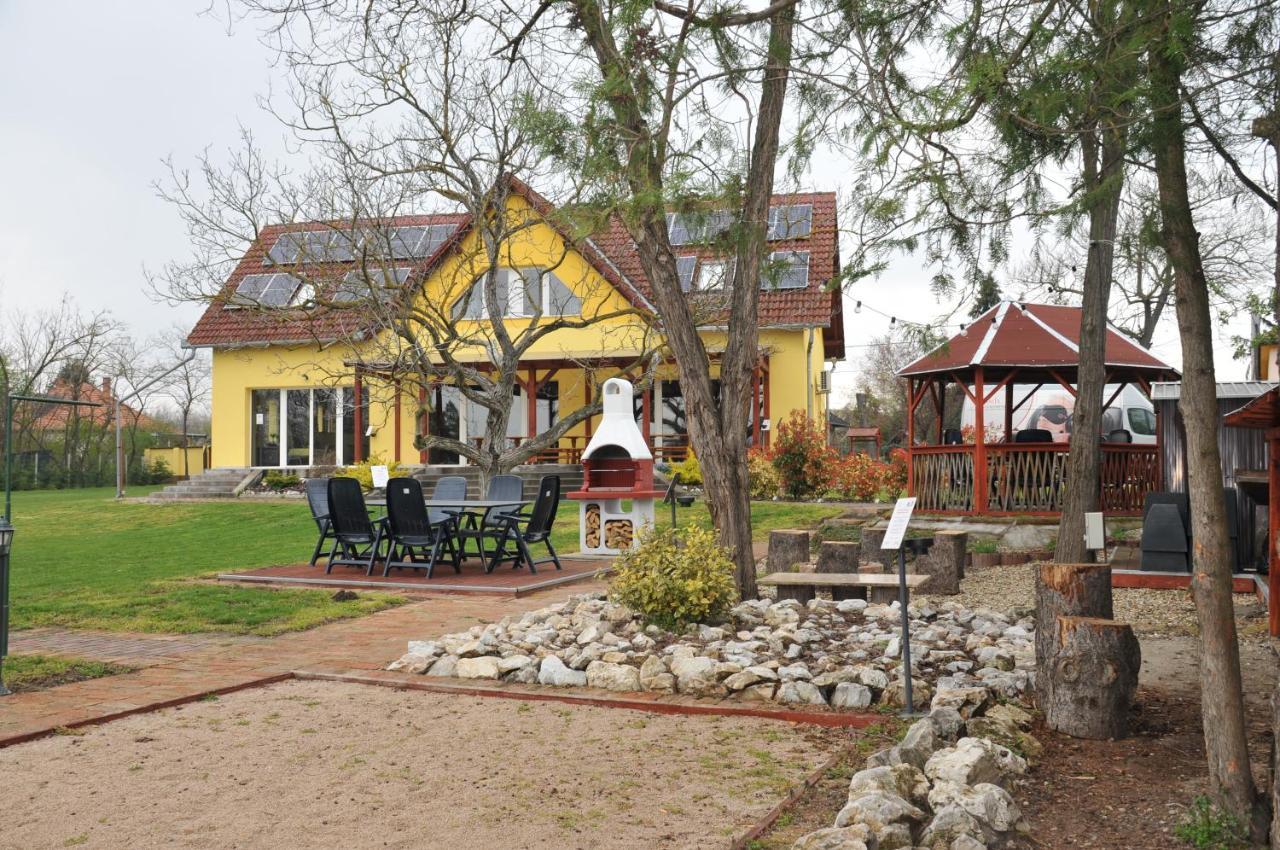 Bed and Breakfast Casa Napsugar Panzio Apostag Exterior foto
