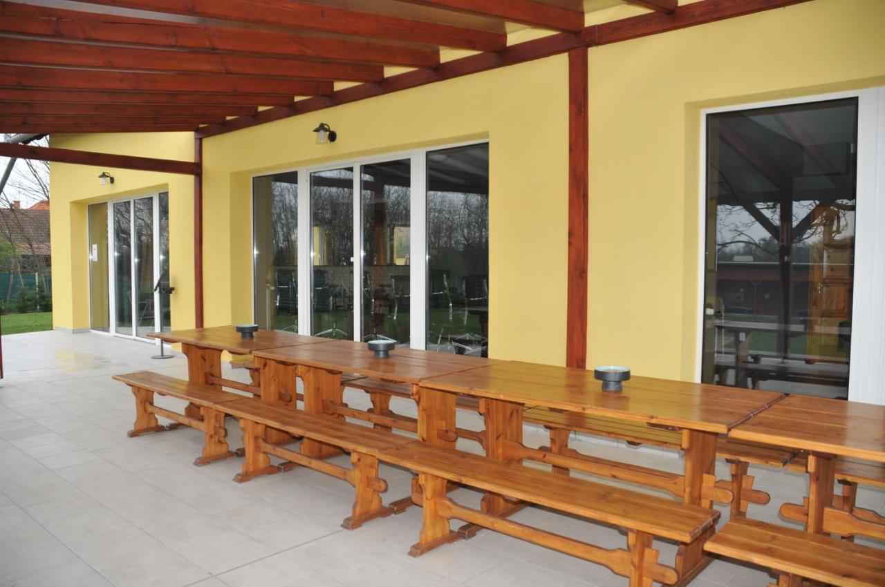 Bed and Breakfast Casa Napsugar Panzio Apostag Exterior foto