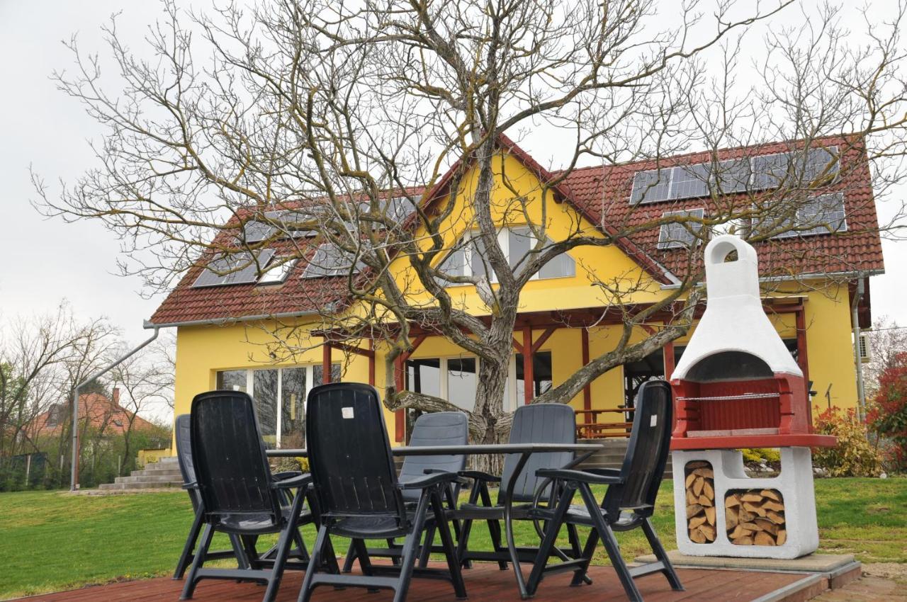 Bed and Breakfast Casa Napsugar Panzio Apostag Exterior foto